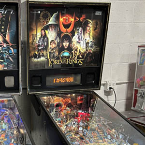https://www.liebermancompanies.com/wp-content/uploads/Lord-of-the-Rings-Pinball-Machine-For-Sale.jpg