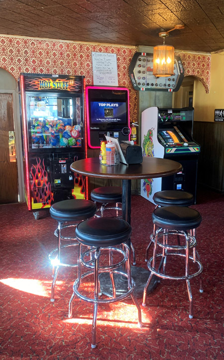 Sandy's Tavern arcade games